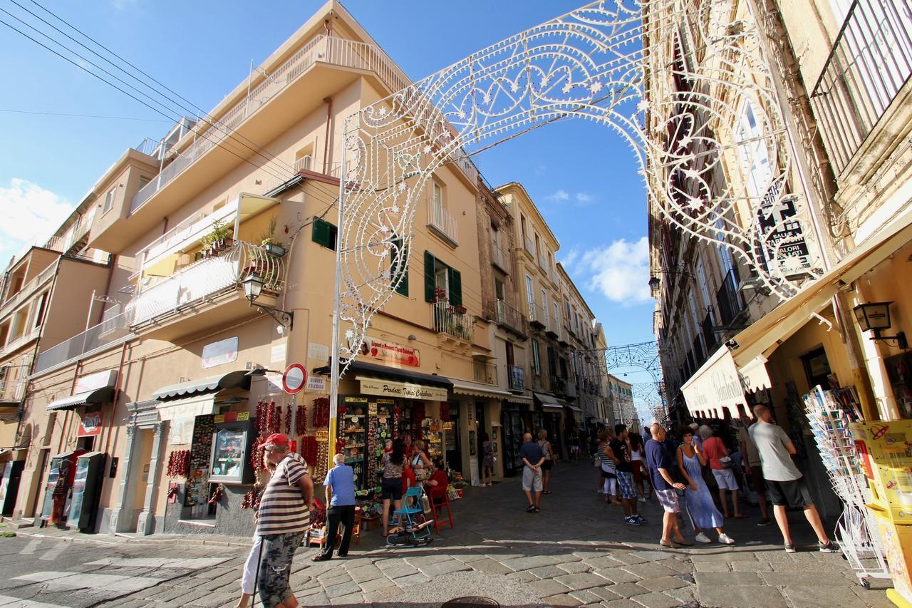 Townhouse Tropea Acomodação com café da manhã Exterior foto